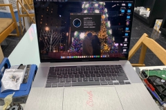 Sửa chữa macbook Pro 2019 16 inch option siêu cao bị rớt nước ! 